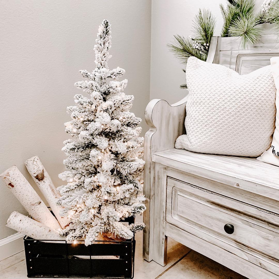 20 Fresh Christmas Entryway Decorating Ideas 2020