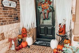 25-festive-outdoor-halloween-porch-decorations-2022