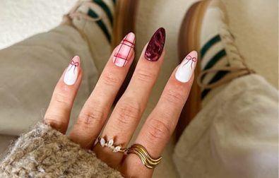 35-best-and-merry-christmas-nail-art-ideas-2020