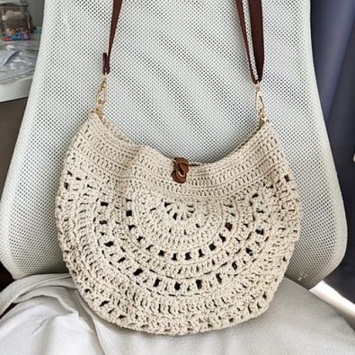 lacy-semicircle-crochet-shoulder-bag-free-pattern