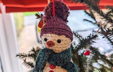 tiny-crochet-snowman-ornament-free-pattern