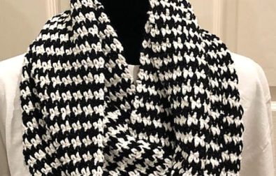 houndstooth-crocheted-infinity-scarf-free-pattern